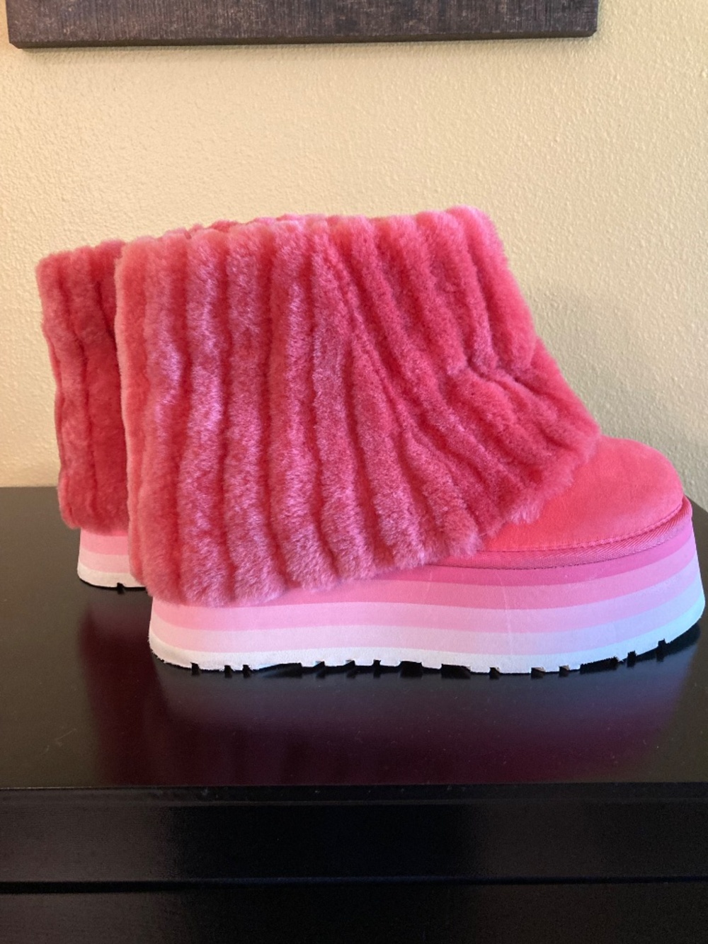 Ugg Classic Mini Corduroy Sherpa Boots Platform Sz 8 pink orange pre owned cond.